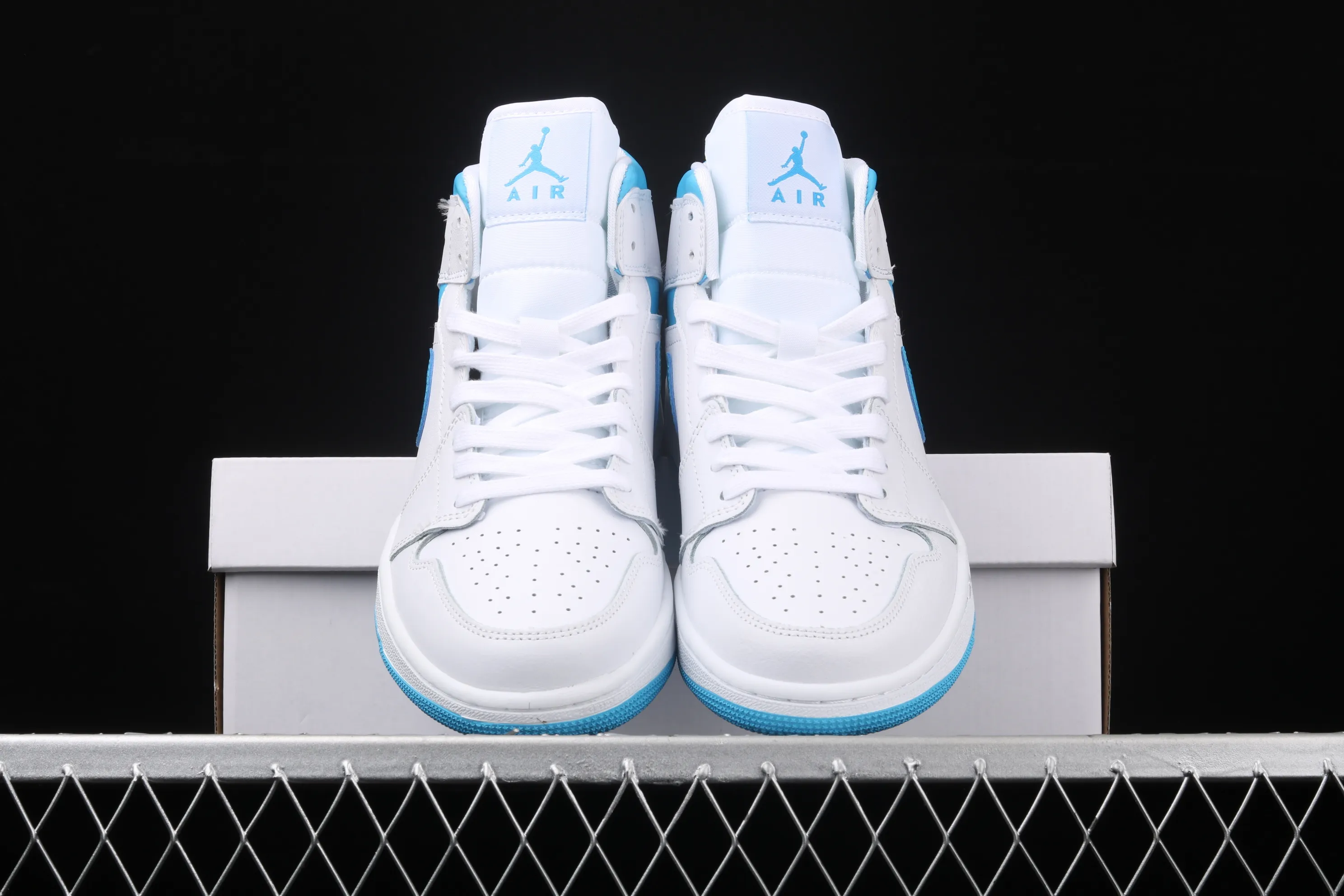 All Categories Air Jordan Jordan Series Basketball Shoes Air Jordan 1 Mid Air Jordan 1 Mid Carolina Blue AJ1 Joe 1 Lake Blue First Layer China Basketball Shoes BQ6472-114